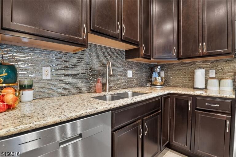 Property listing MLS 4049054 photo 15