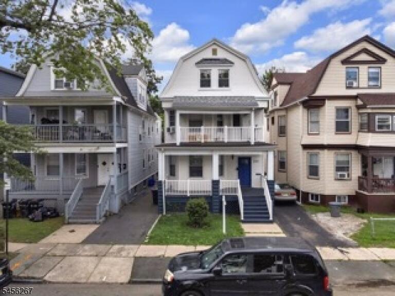 Property listing MLS 4049062 photo 3