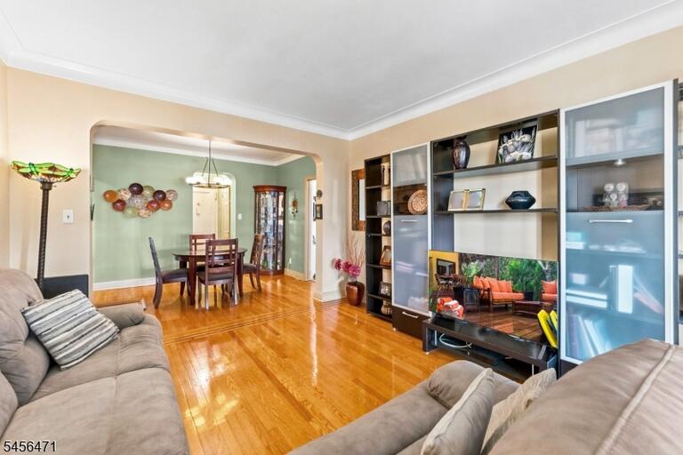 Property listing MLS 4049064 photo 2