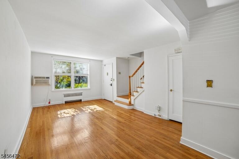 Property listing MLS 4049073 photo 3