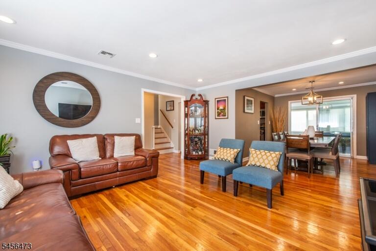 Property listing MLS 4049075 photo 4