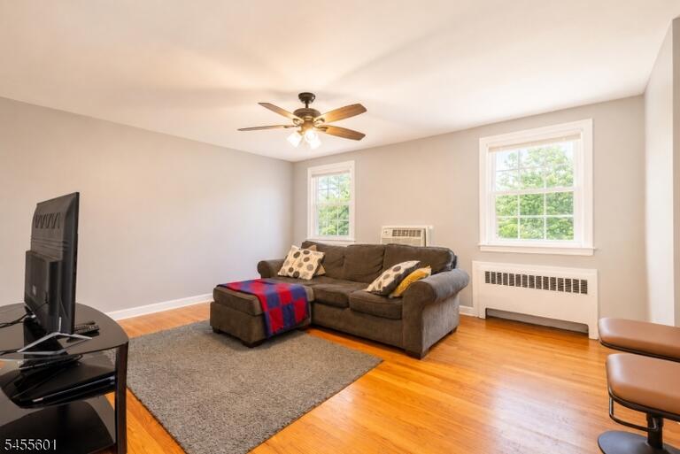 Property listing MLS 4049076 photo 2