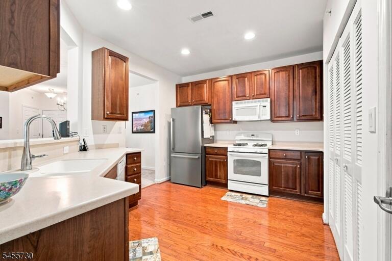 Property listing MLS 4049082 photo 3