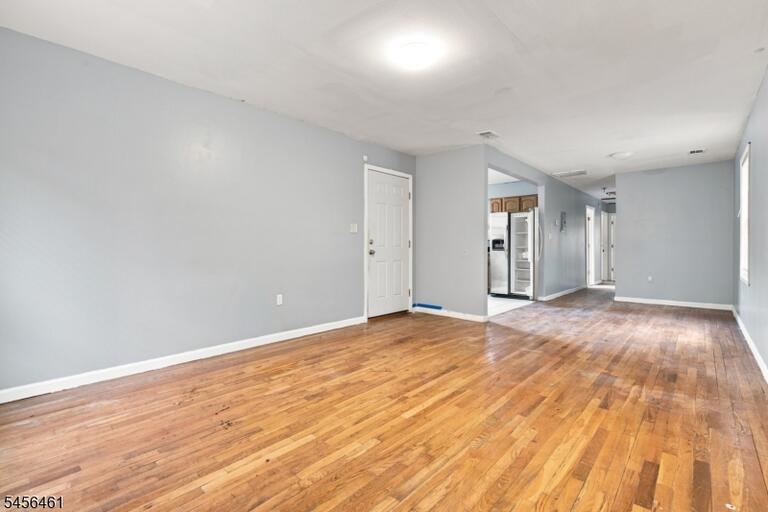Property listing MLS 4049084 photo 4
