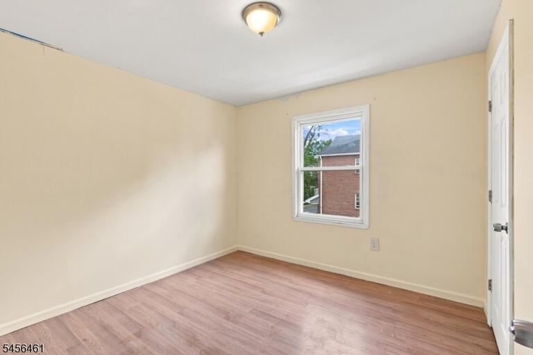 Property listing MLS 4049084 photo 9