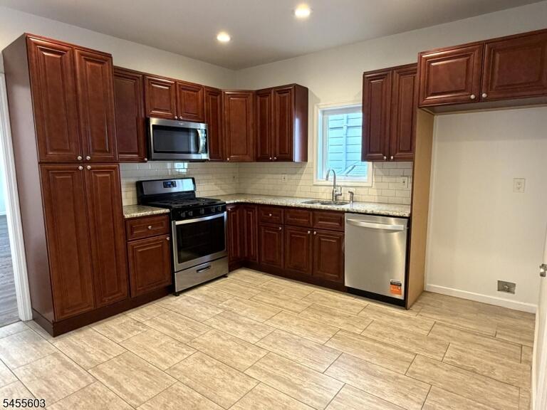 Property listing MLS 4049085 photo 3