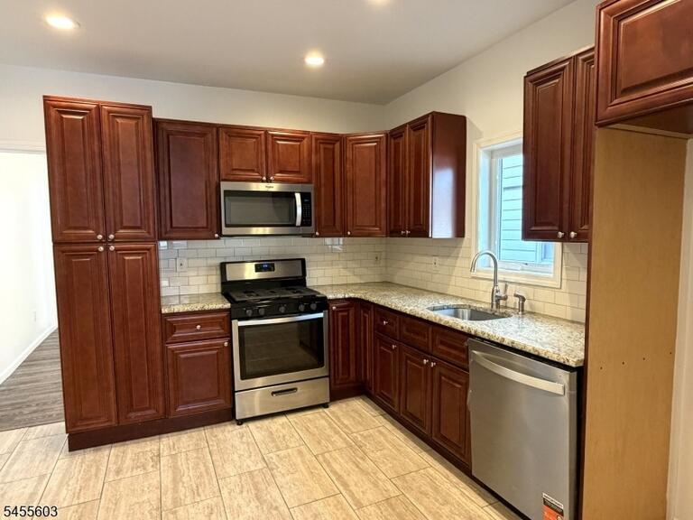 Property listing MLS 4049085 photo 4