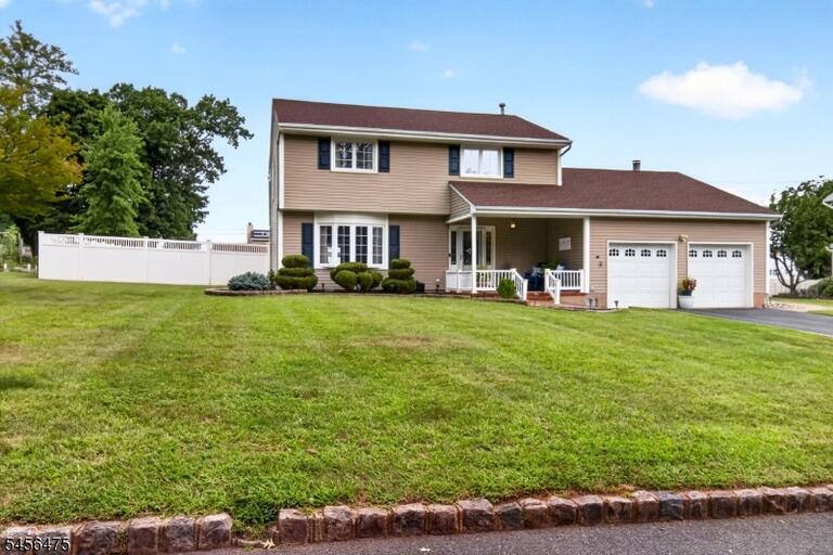 Property listing MLS 4049088 photo 1