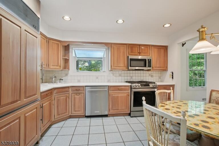 Property listing MLS 4049089 photo 10