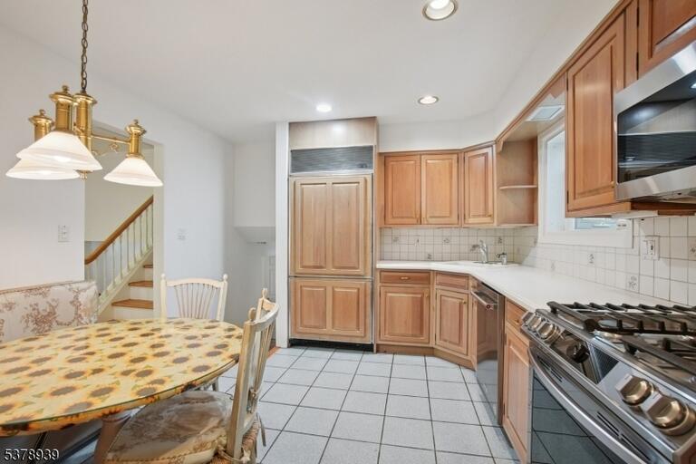 Property listing MLS 4049089 photo 9