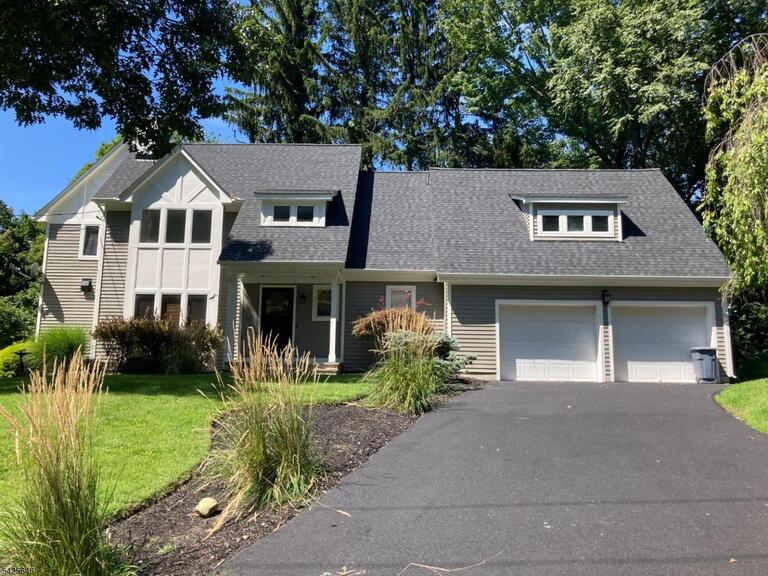 Property listing MLS 4049092 photo 1