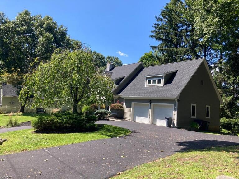 Property listing MLS 4049092 photo 2