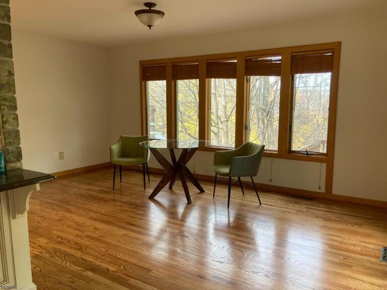Property listing MLS 4049092 photo 4