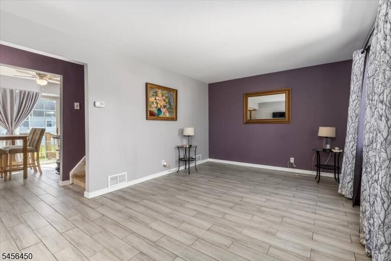 Property listing MLS 4049095 photo 4
