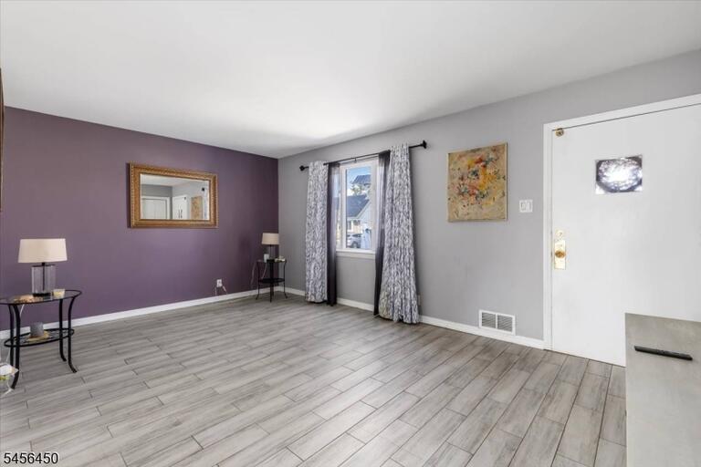Property listing MLS 4049095 photo 5