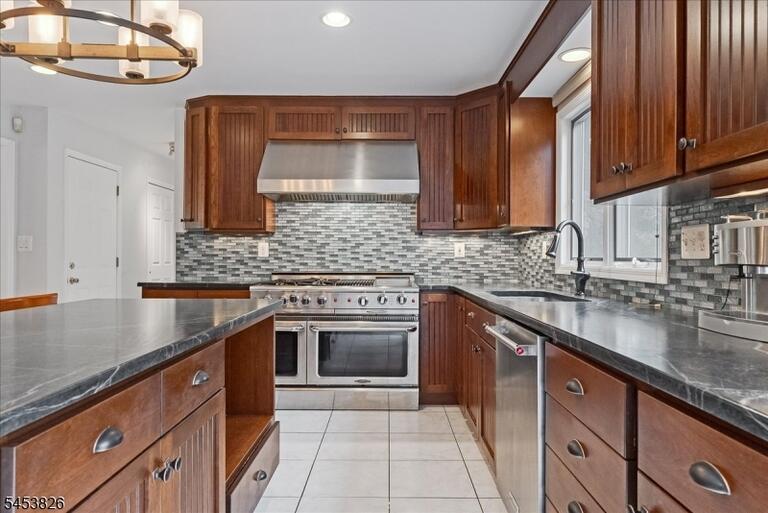 Property listing MLS 4049096 photo 9