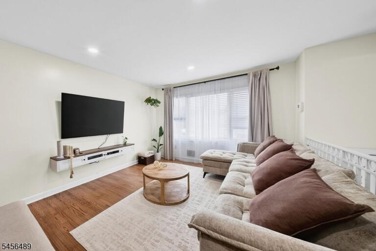 Property listing MLS 4049103 photo 7