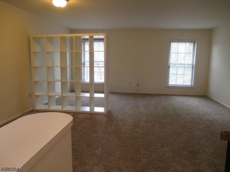 Property listing MLS 4049106 photo 2