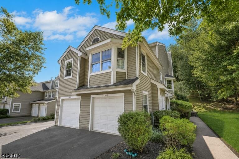 Property listing MLS 4049109 photo 2