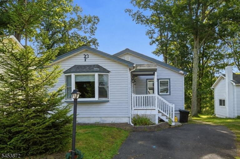 Property listing MLS 4049110 photo 1