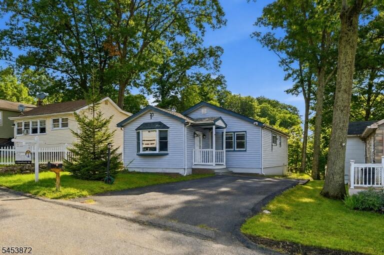 Property listing MLS 4049110 photo 2