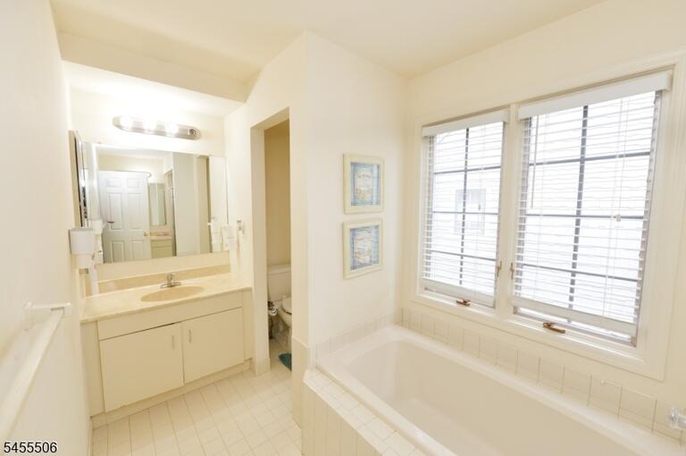 Property listing MLS 4049113 photo 22