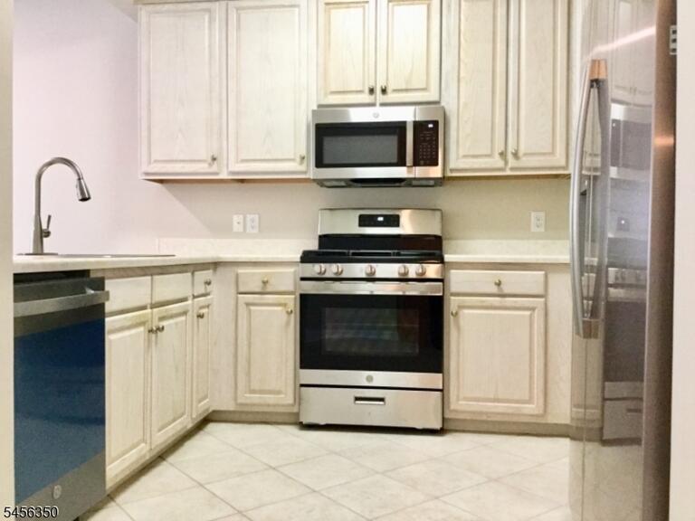 Property listing MLS 4049114 photo 14