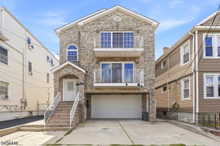 Property listing MLS 4049115 photo 2