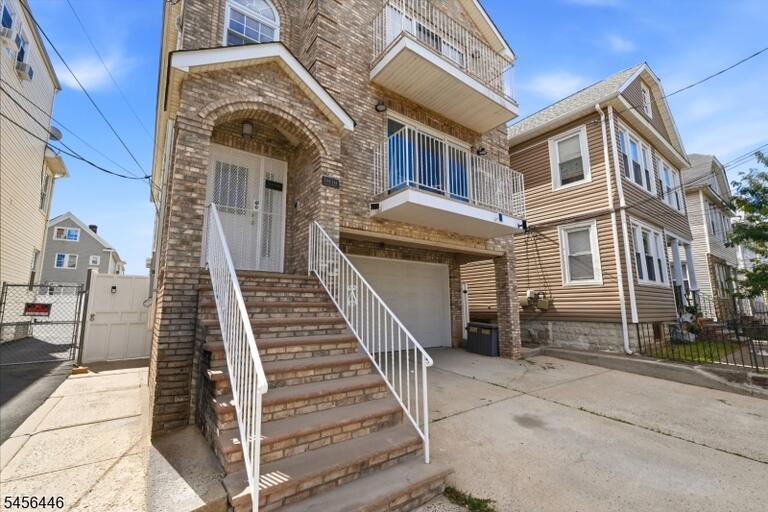 Property listing MLS 4049115 photo 3