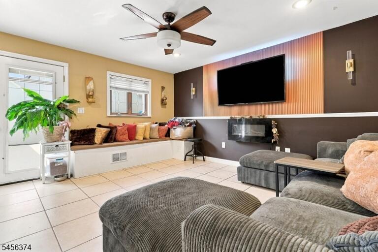 Property listing MLS 4049117 photo 9