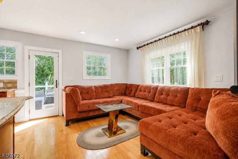 Property listing MLS 4049120 photo 6