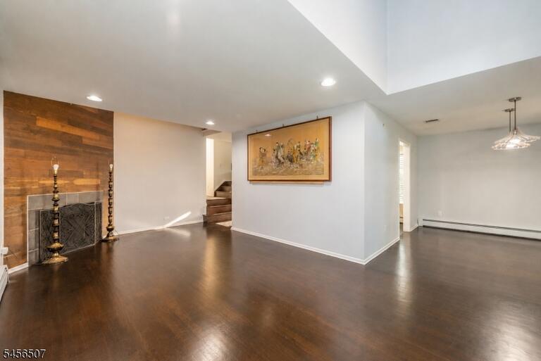 Property listing MLS 4049122 photo 2