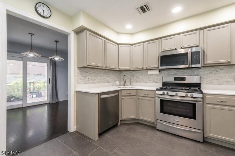 Property listing MLS 4049122 photo 8