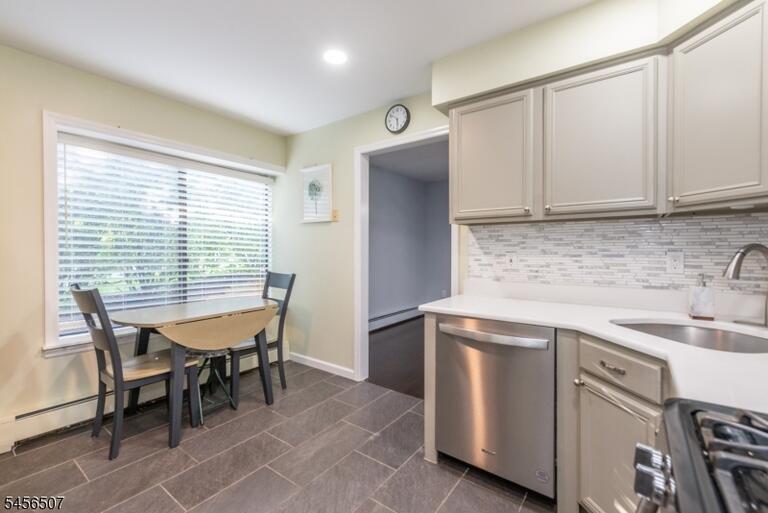 Property listing MLS 4049122 photo 9