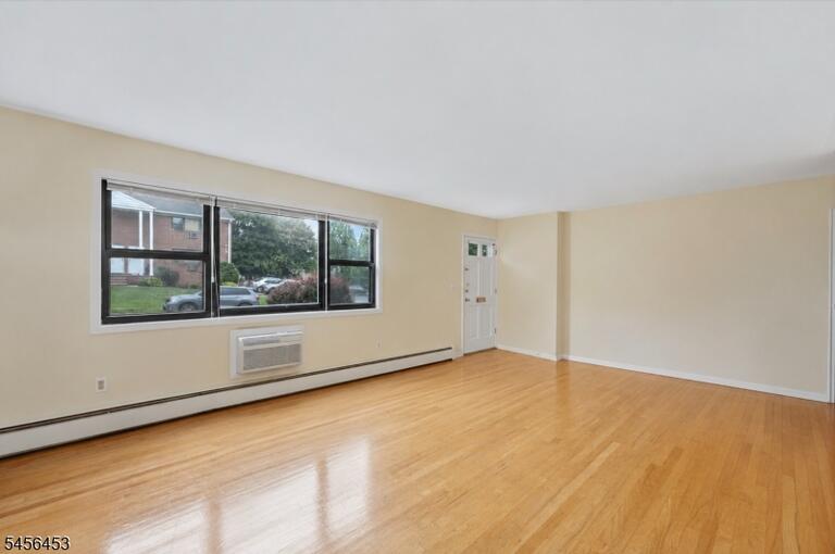 Property listing MLS 4049133 photo 4