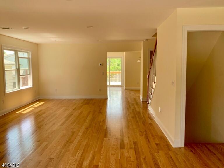 Property listing MLS 4049135 photo 3