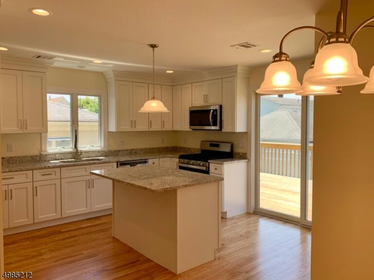 Property listing MLS 4049135 photo 4