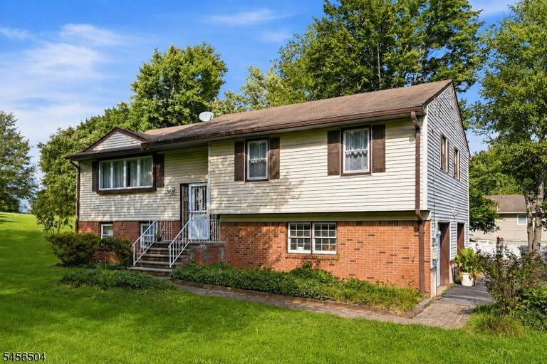 Property listing MLS 4049137 photo 1