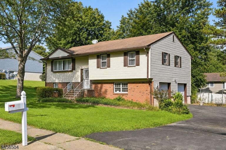 Property listing MLS 4049137 photo 2