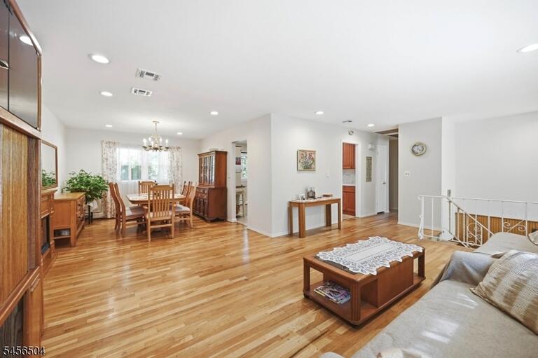 Property listing MLS 4049137 photo 6