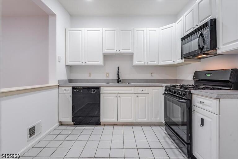 Property listing MLS 4049138 photo 3