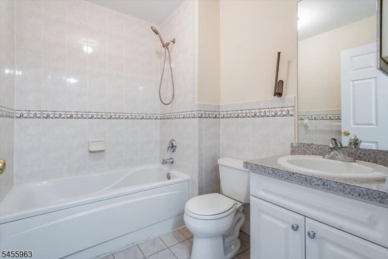 Property listing MLS 4049138 photo 32