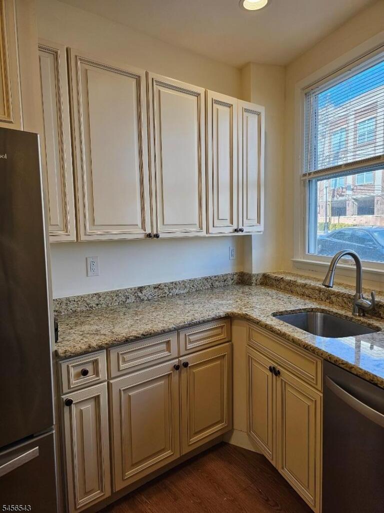 Property listing MLS 4049147 photo 2
