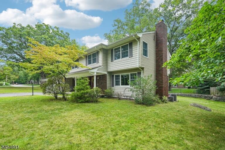 Property listing MLS 4049148 photo 2