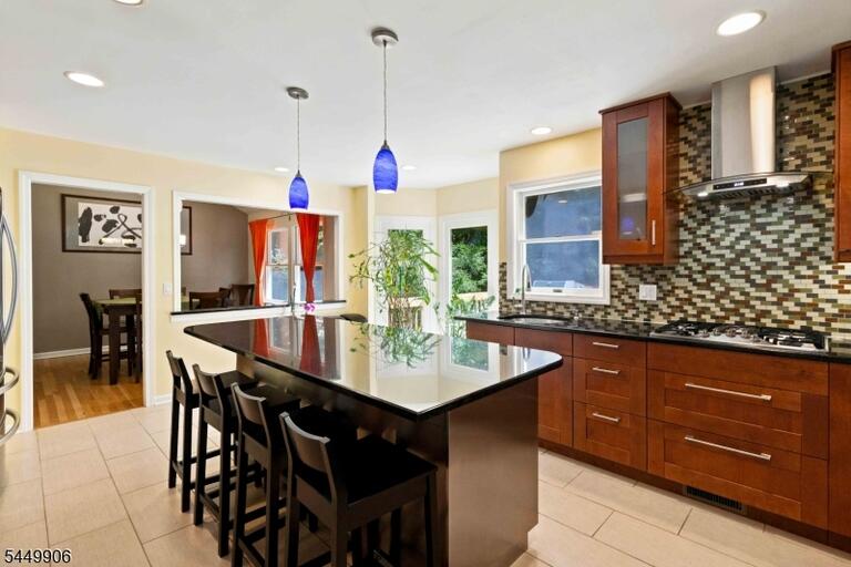 Property listing MLS 4049151 photo 4