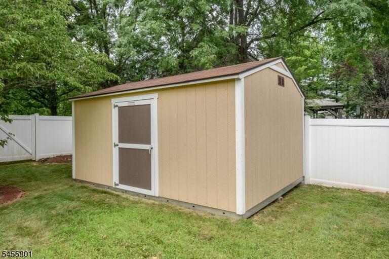 Property listing MLS 4049154 photo 38