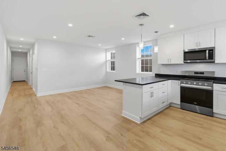 Property listing MLS 4049157 photo 3