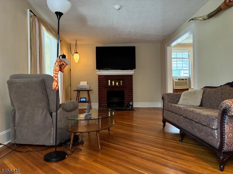 Property listing MLS 4049167 photo 4
