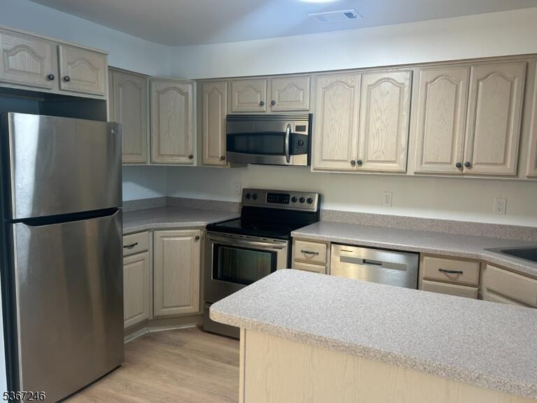 Property listing MLS 4049172 photo 7