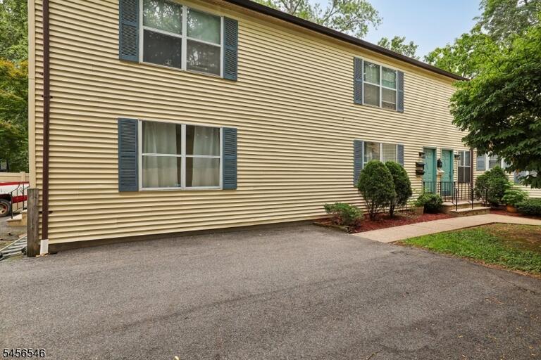 Property listing MLS 4049173 photo 2